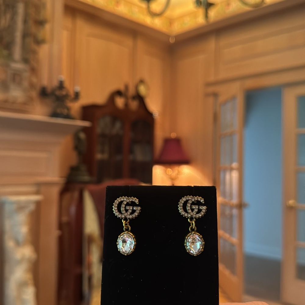 Gucci earrings Gold tone Logo Drop Earrings with Clear Crystal - Picture 2 of 9